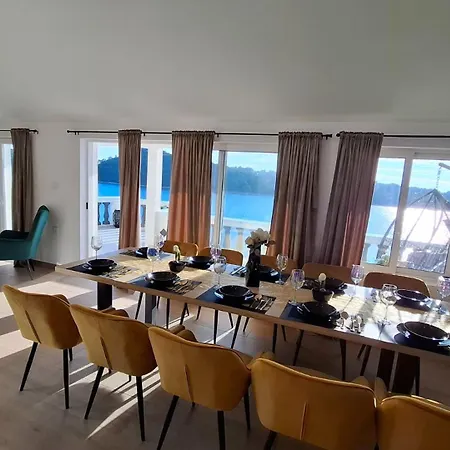 Karbuni Royal By Guide Apartmán