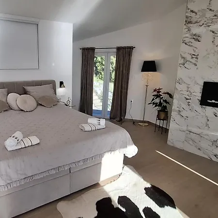 Karbuni Royal By Guide Apartmán *