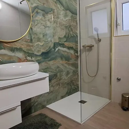 Apartman Karbuni Royal By Guide *