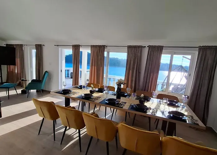 Karbuni Royal By Guide Apartmán