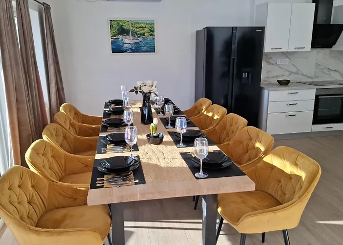 Karbuni Royal By Guide * Blato (Korcula)