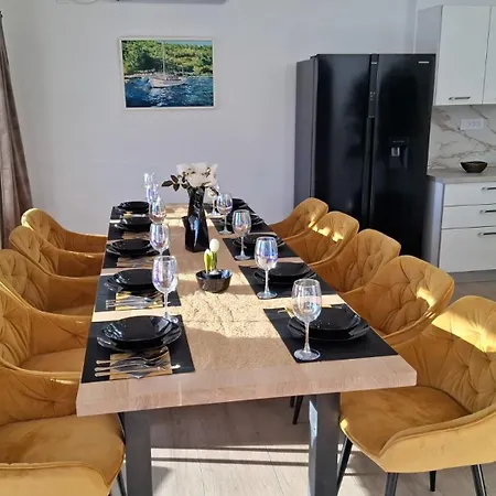 Karbuni Royal By Guide * Blato (Korcula)