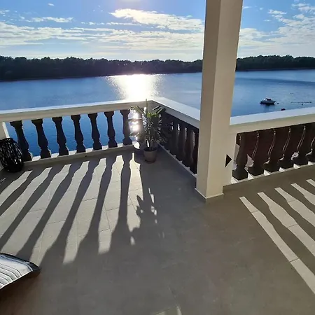 Karbuni Royal By Guide Apartamento *